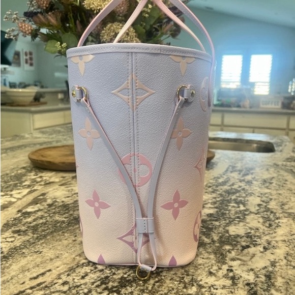 Louis Vuitton Neverfull MM Sunrise Pastel - Picture 5 of 15